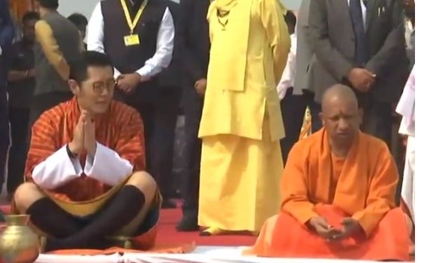 'भूटान के राजा ने संगम में डुबकी लगाई | '